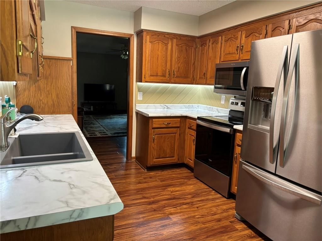 Photo 10 of 47 - 2109 Berkshire Drive
