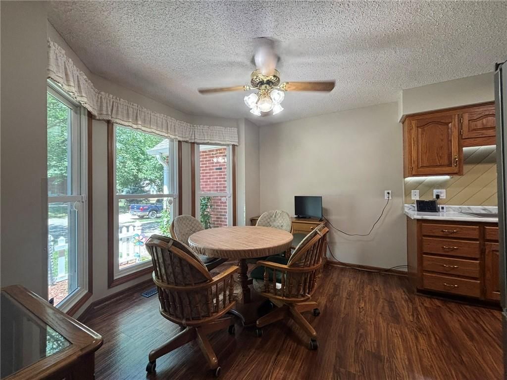 Photo 16 of 47 - 2109 Berkshire Drive