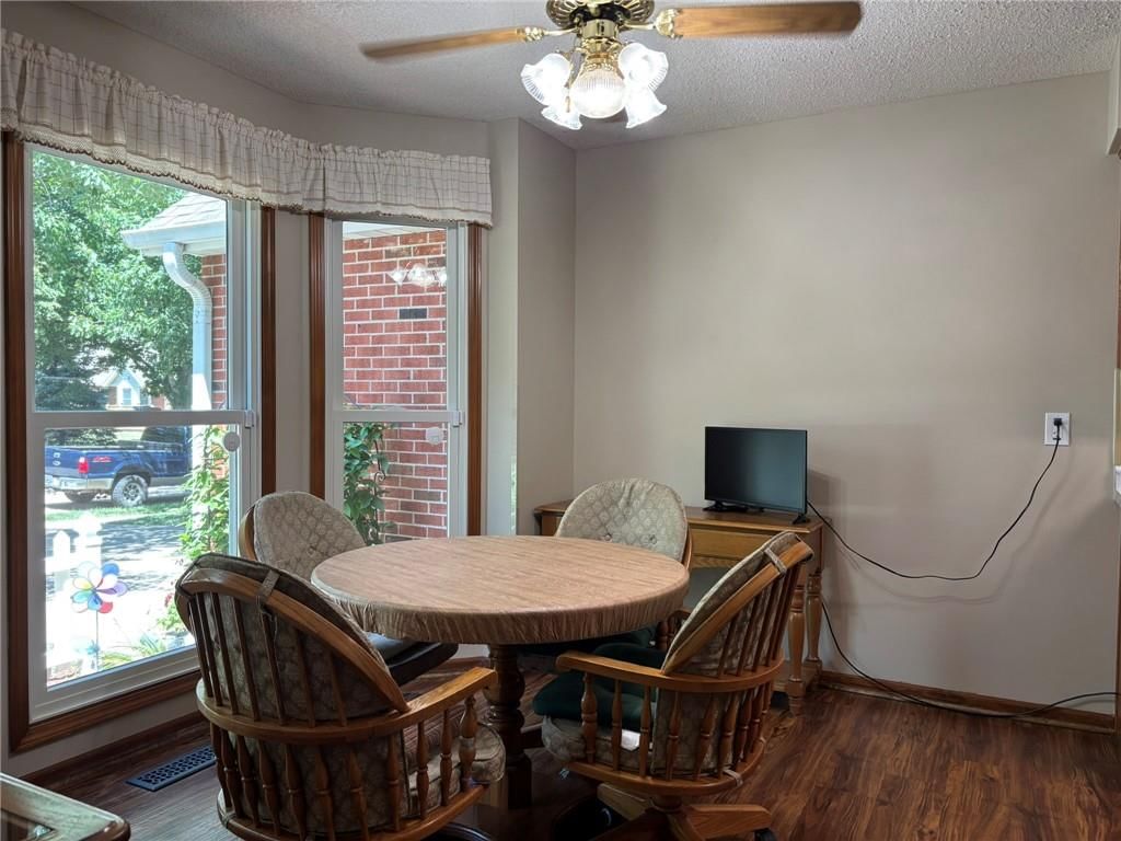 Photo 17 of 47 - 2109 Berkshire Drive