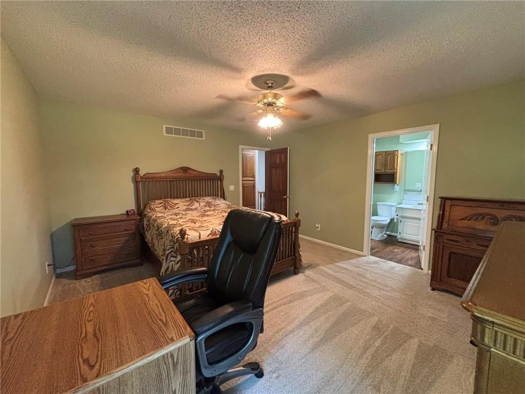 Photo 19 of 47 - 2109 Berkshire Drive
