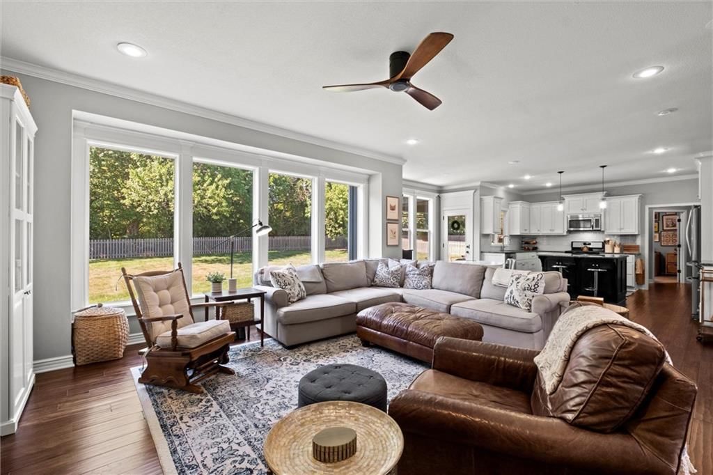 Photo 7 of 44 - 316 SE Hackamore Drive