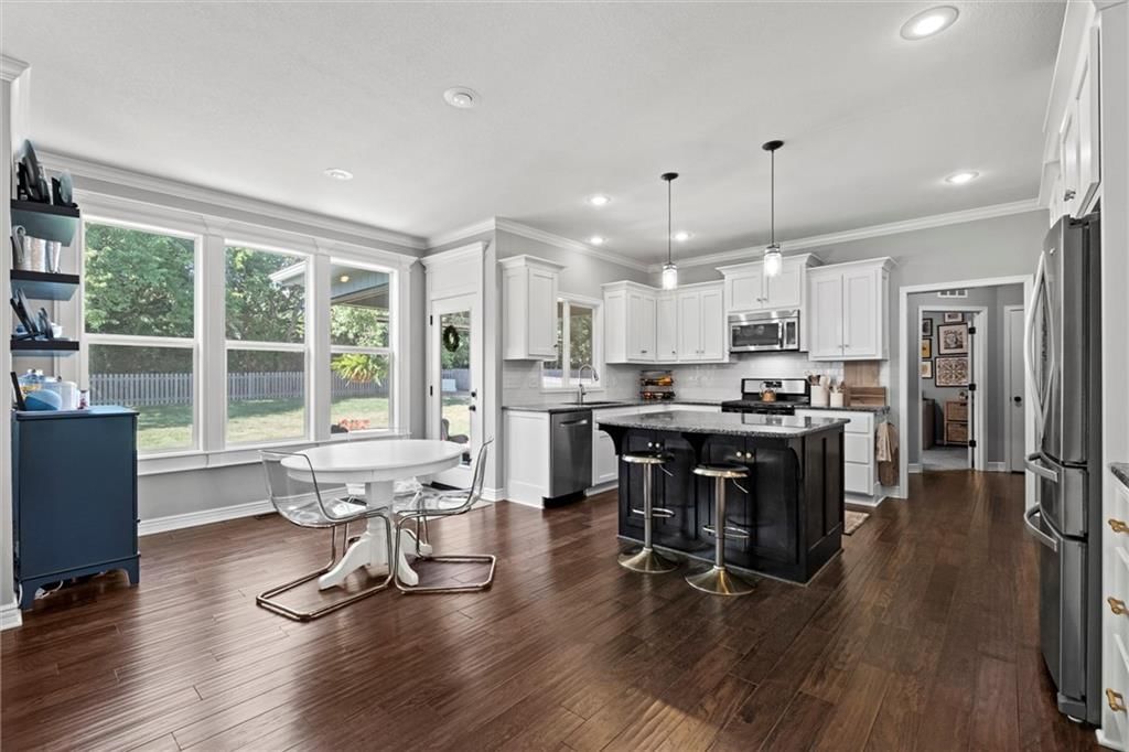 Photo 11 of 44 - 316 SE Hackamore Drive