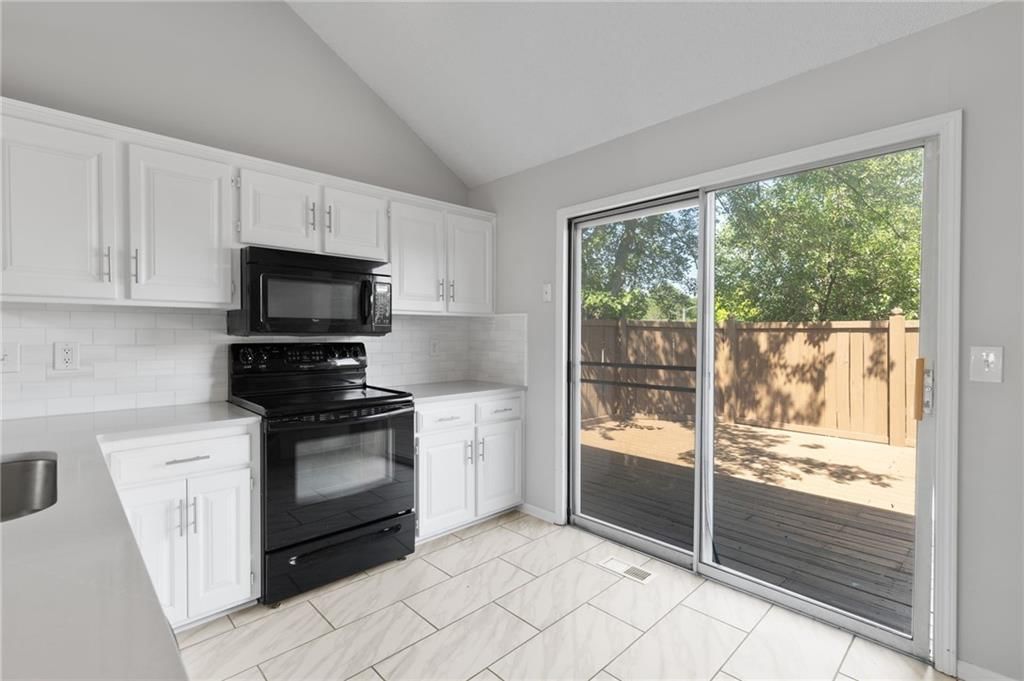 Photo 10 of 36 - 15111 W 147TH Street
