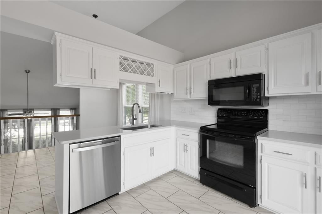 Photo 11 of 36 - 15111 W 147TH Street