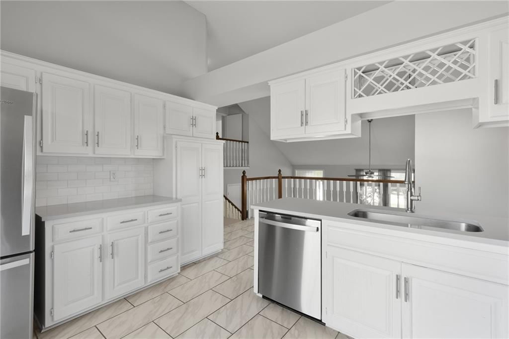 Photo 12 of 36 - 15111 W 147TH Street