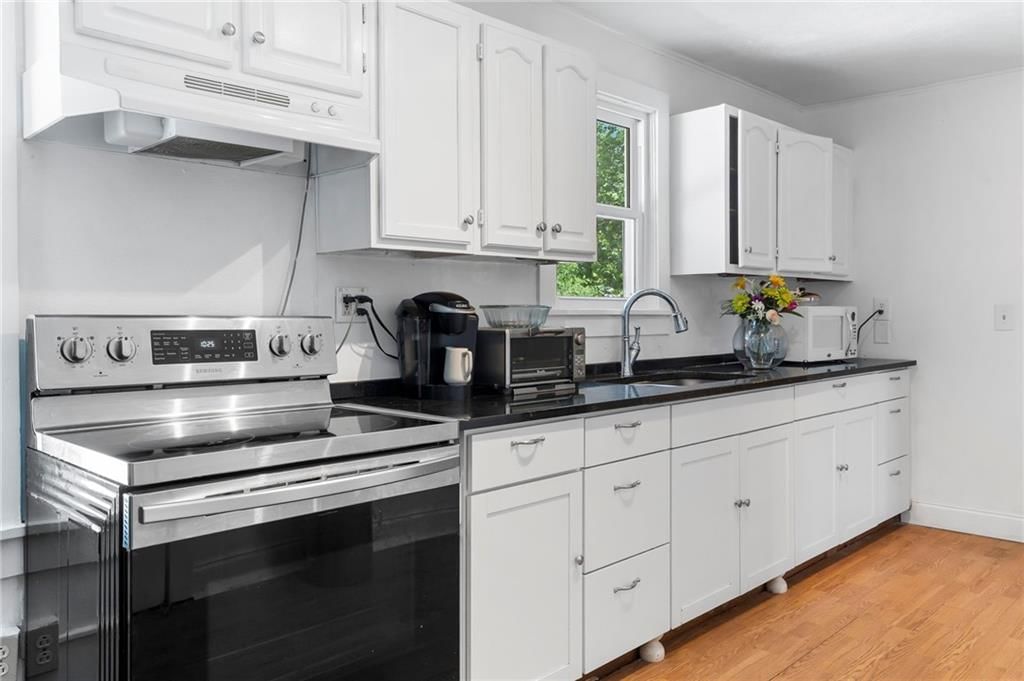 Photo 8 of 27 - 3501 NE 57TH Street