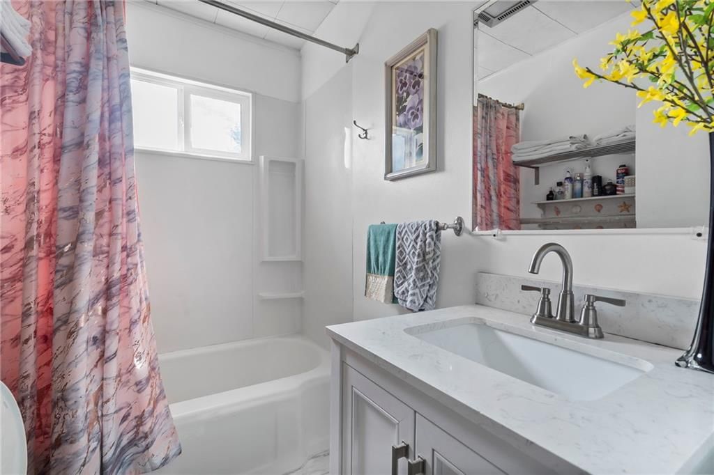Photo 14 of 27 - 3501 NE 57TH Street