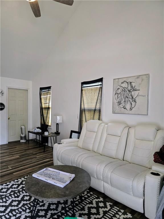 Photo 2 of 12 - 5833 Jackson Avenue