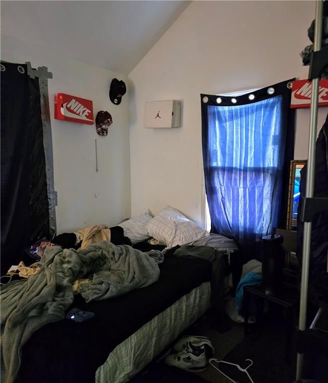 Photo 6 of 12 - 5833 Jackson Avenue