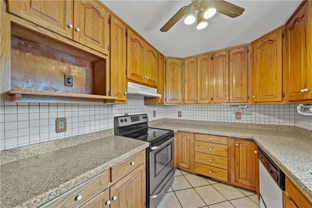 19910 Lamar Avenue — photo 29