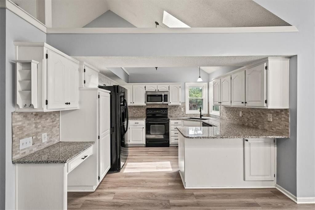 Photo 6 of 28 - 17277 W 157th Street