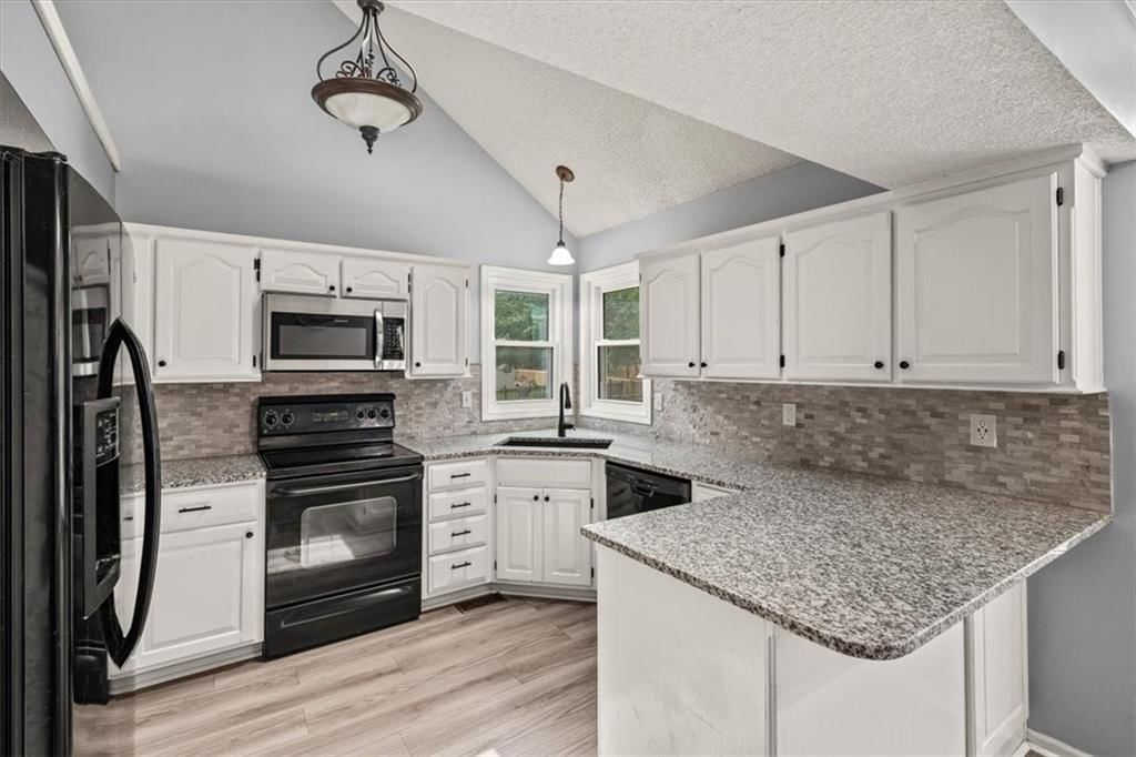 Photo 7 of 28 - 17277 W 157th Street
