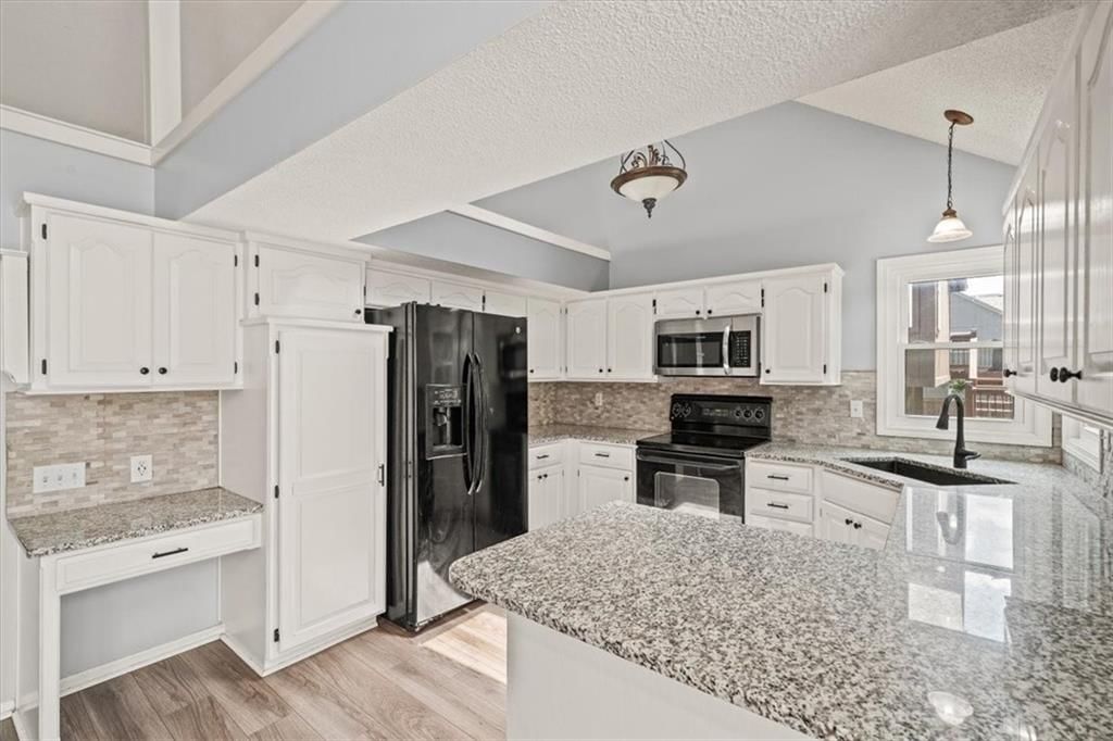 Photo 8 of 28 - 17277 W 157th Street