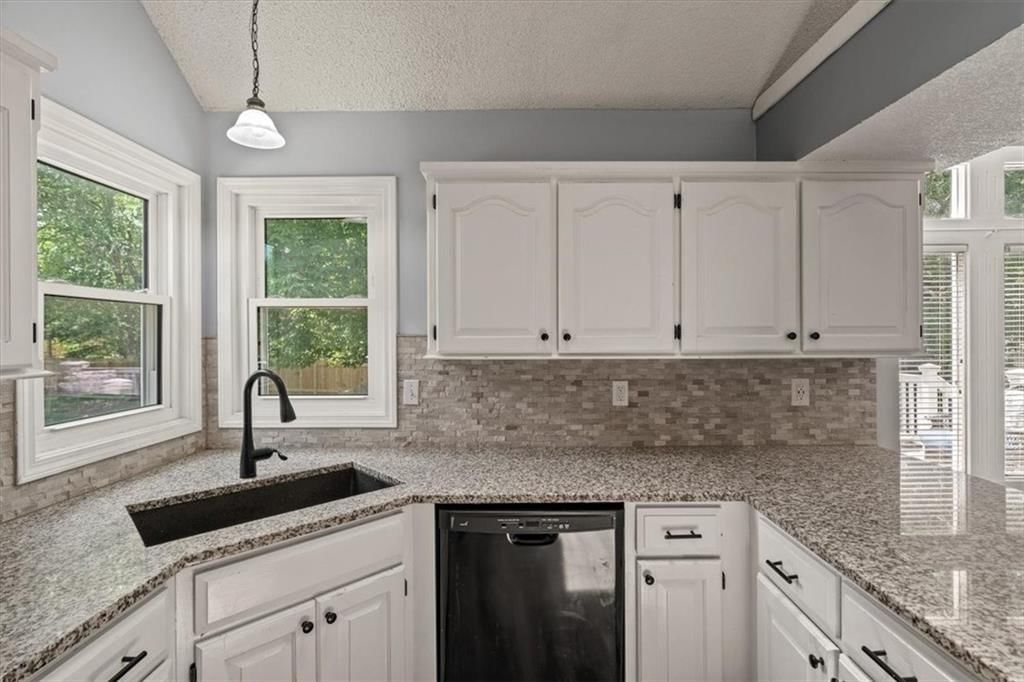 Photo 9 of 28 - 17277 W 157th Street