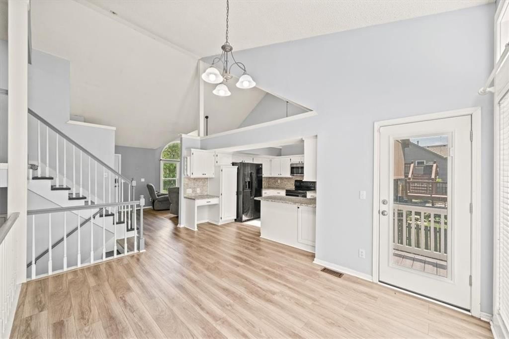 Photo 11 of 28 - 17277 W 157th Street