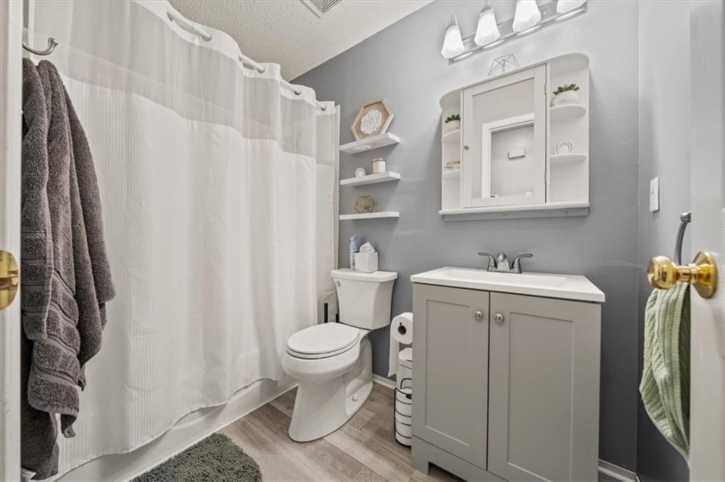 Photo 18 of 28 - 17277 W 157th Street