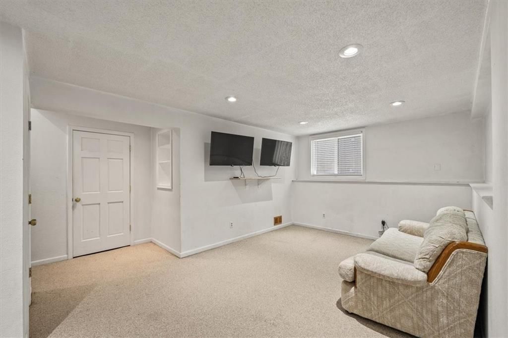 Photo 22 of 28 - 17277 W 157th Street