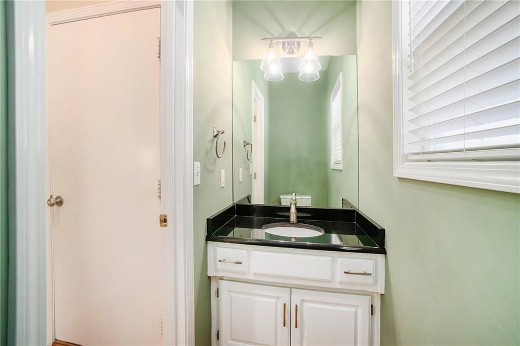 Photo 16 of 35 - 5305 W 155th Terrace