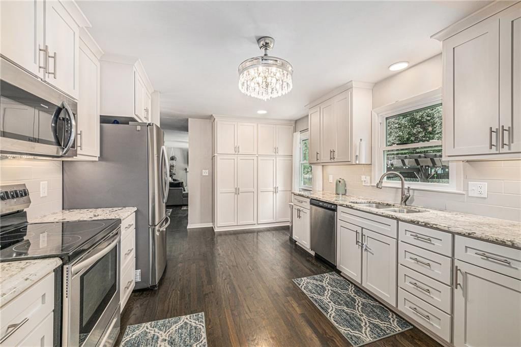 Photo 11 of 42 - 8608 W 90th Terrace