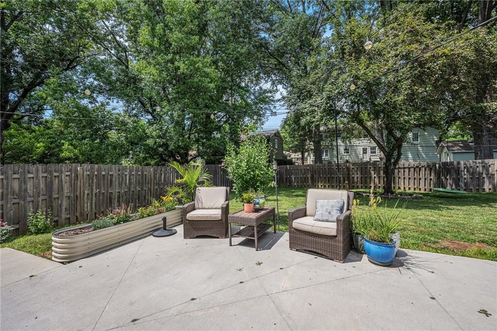 Photo 31 of 42 - 8608 W 90th Terrace