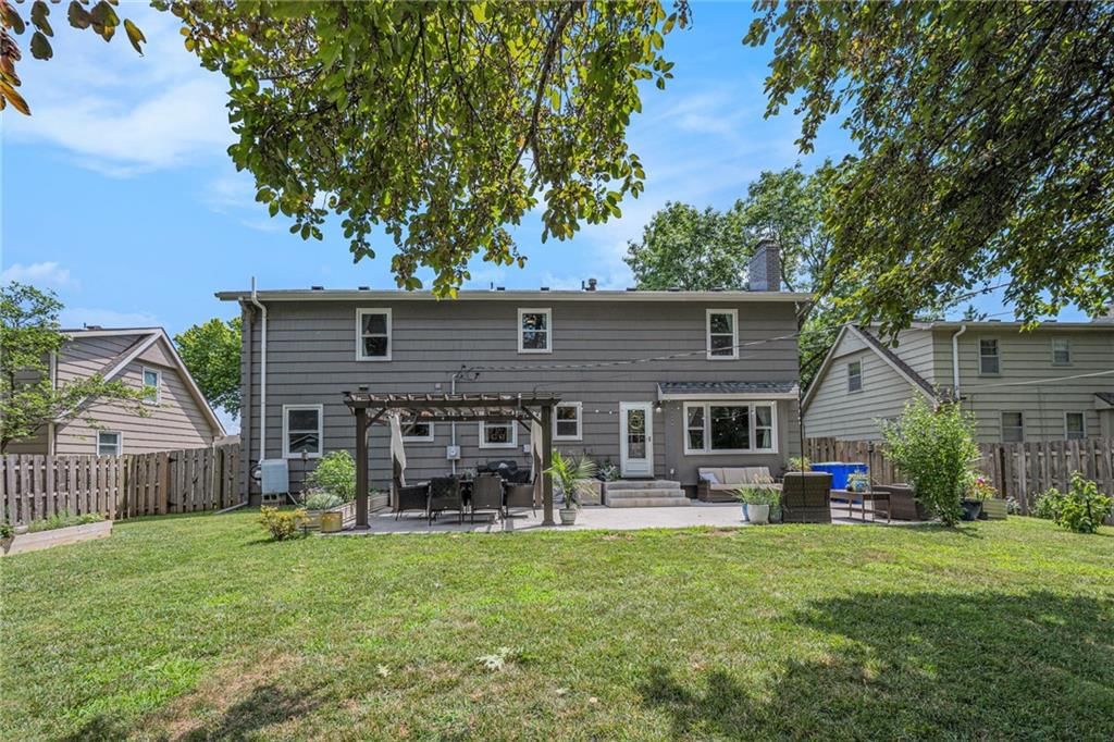 Photo 32 of 42 - 8608 W 90th Terrace