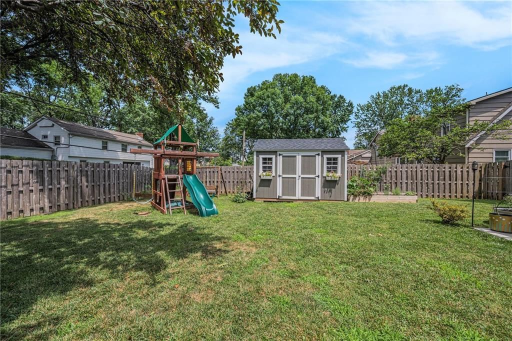 Photo 33 of 42 - 8608 W 90th Terrace