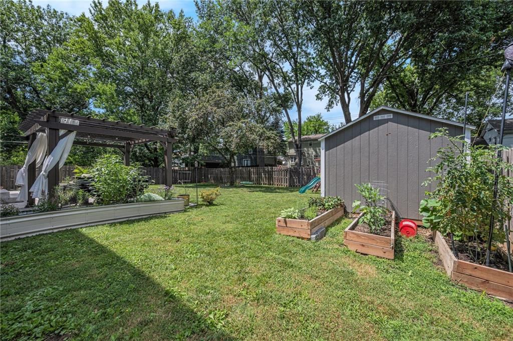 Photo 34 of 42 - 8608 W 90th Terrace