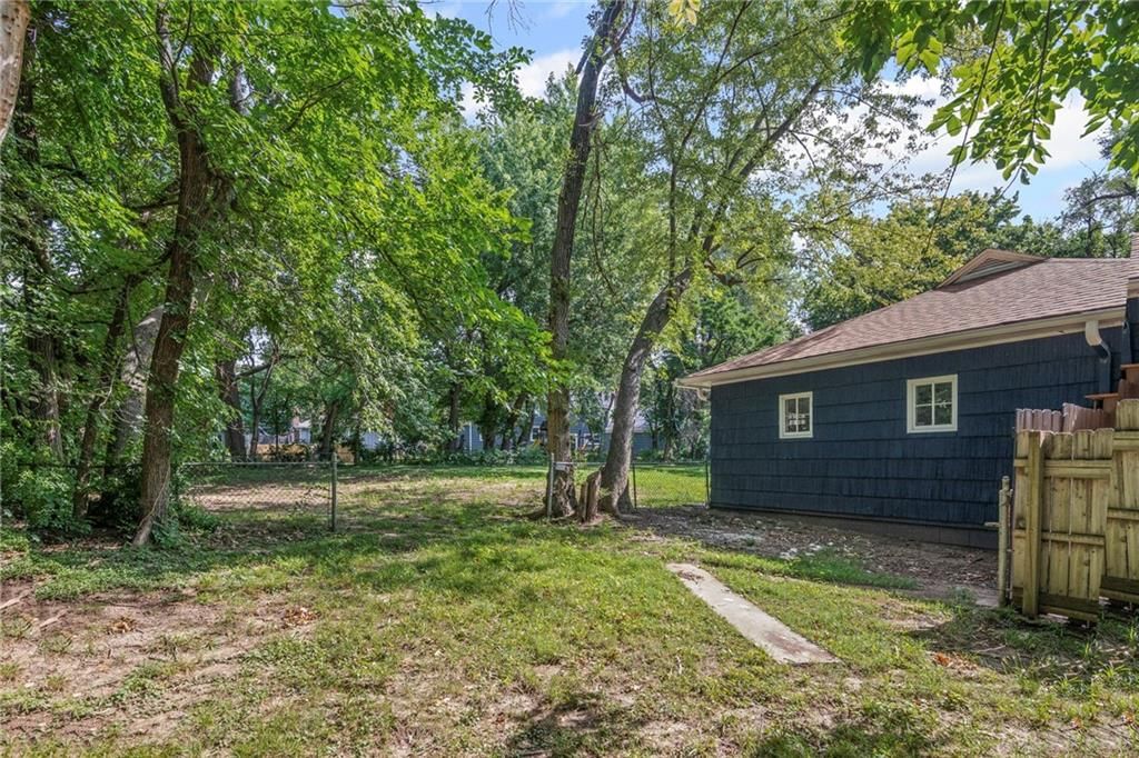 8600 W 64th Terrace — photo 33
