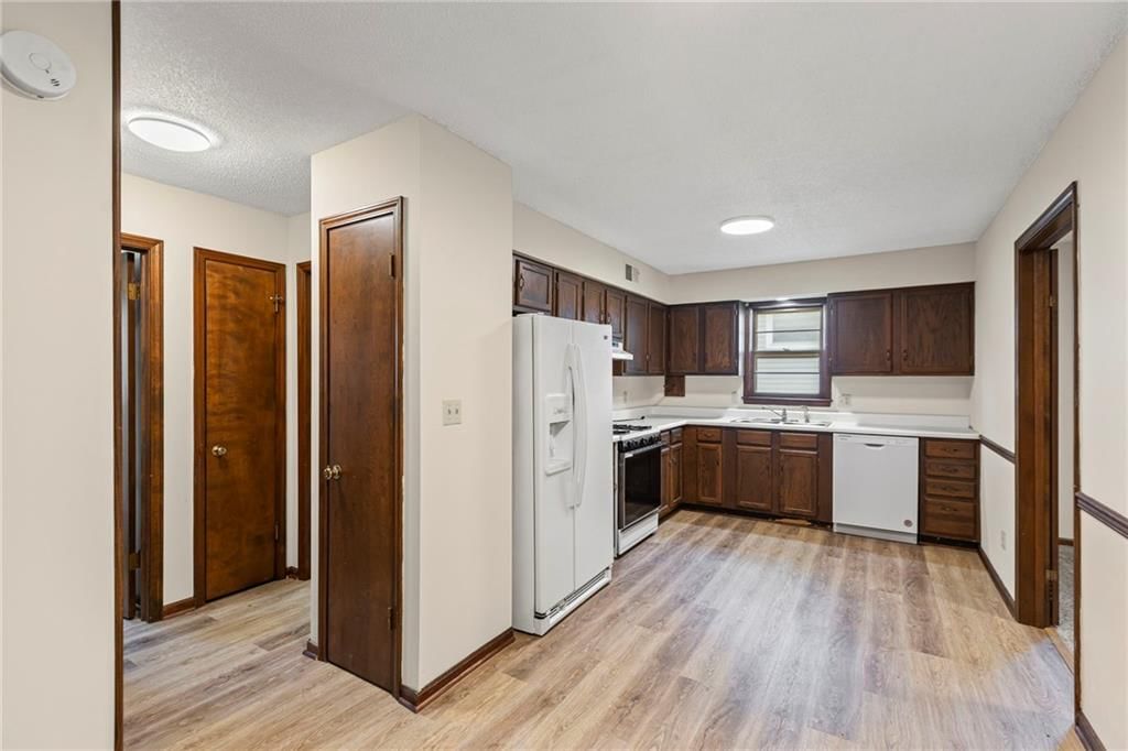10131 W 84th Street — photo 35