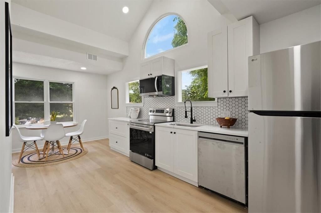 Photo 10 of 27 - 4527 N Bellefontaine Avenue