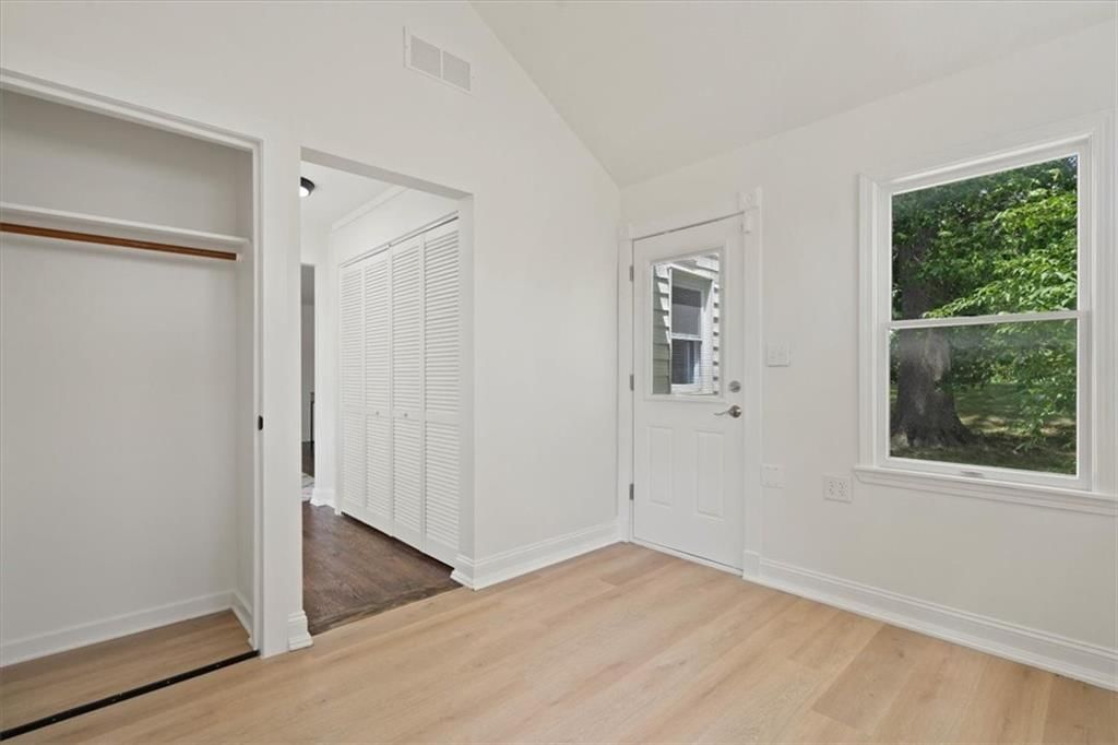 Photo 17 of 27 - 4527 N Bellefontaine Avenue