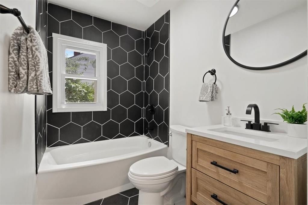 Photo 18 of 27 - 4527 N Bellefontaine Avenue