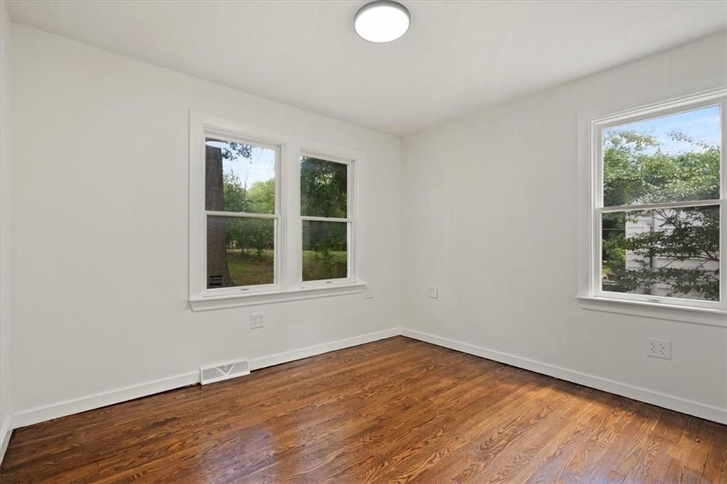 Photo 19 of 27 - 4527 N Bellefontaine Avenue