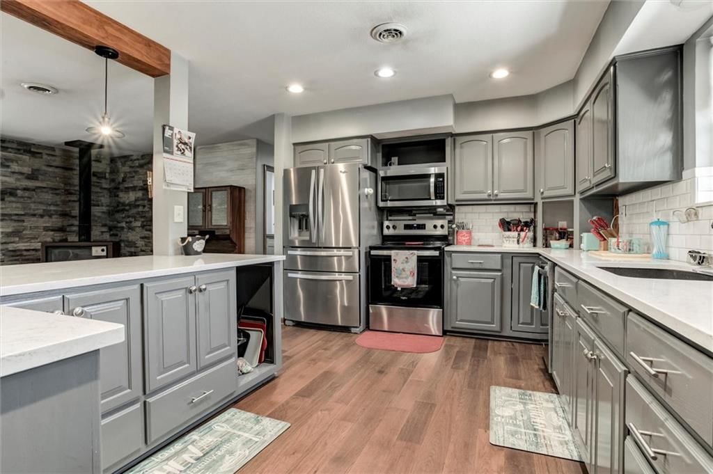 Photo 14 of 36 - 2380 Neill Parkway