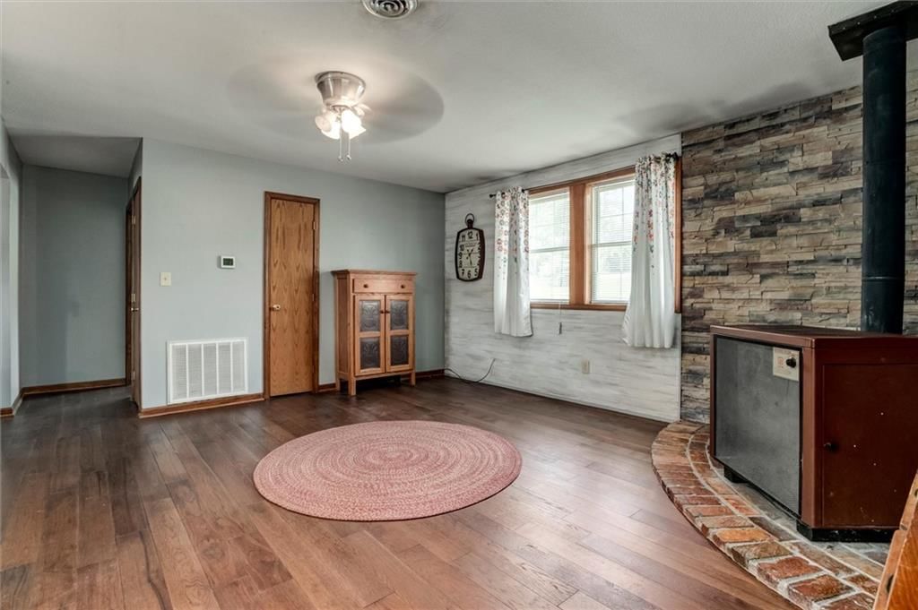 Photo 18 of 36 - 2380 Neill Parkway