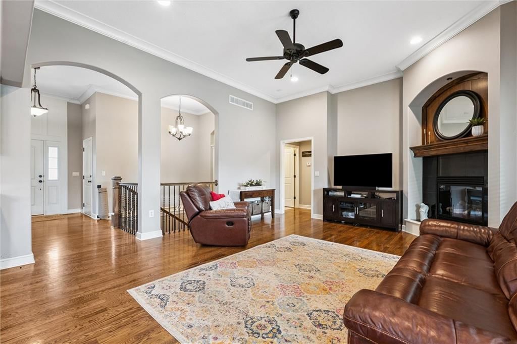 Photo 11 of 40 - 18501 S Butternut Street W