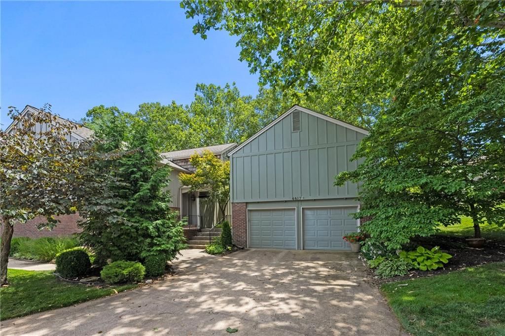4417 W 111th Terrace, Leawood, KS