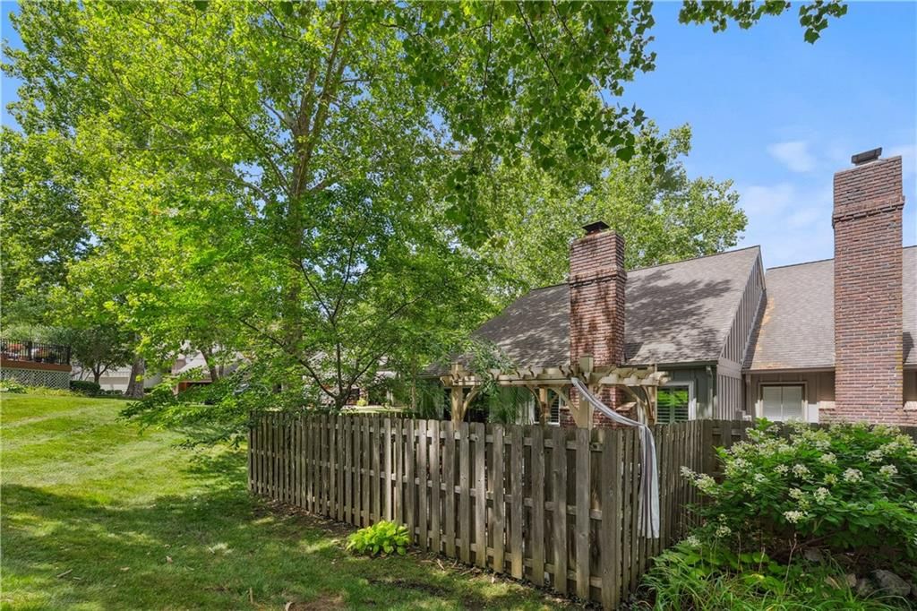 4417 W 111th Terrace — photo 33