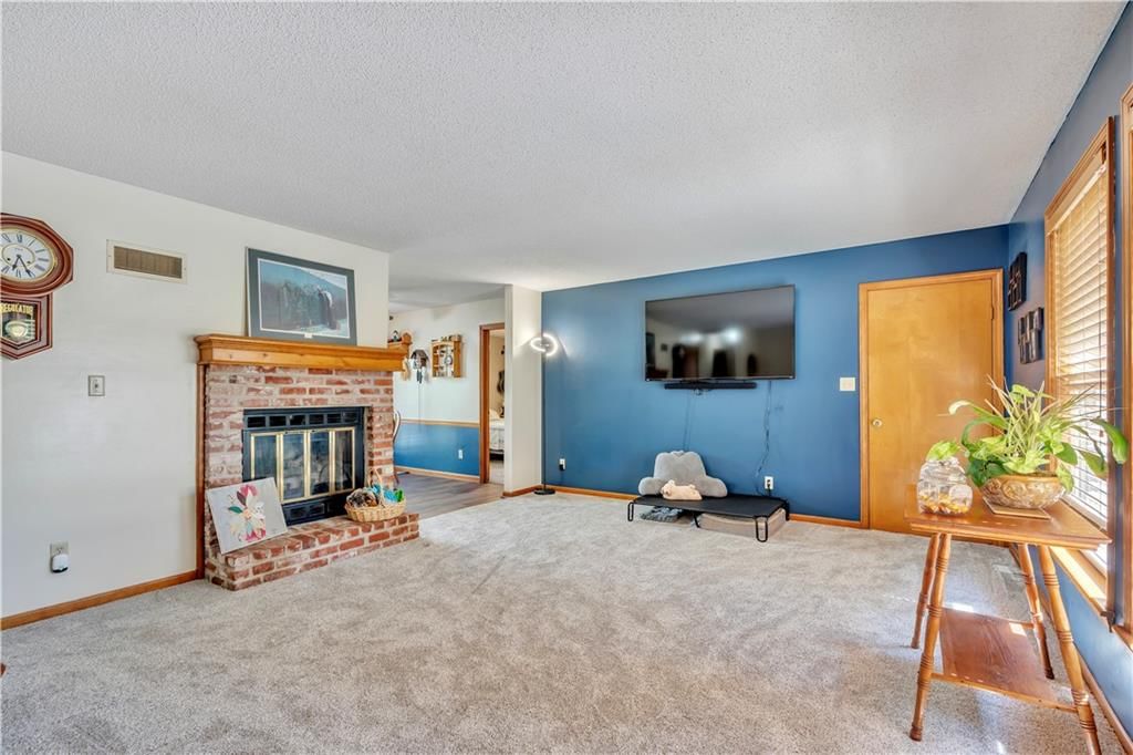 Photo 3 of 35 - 6708 N St Clair Avenue