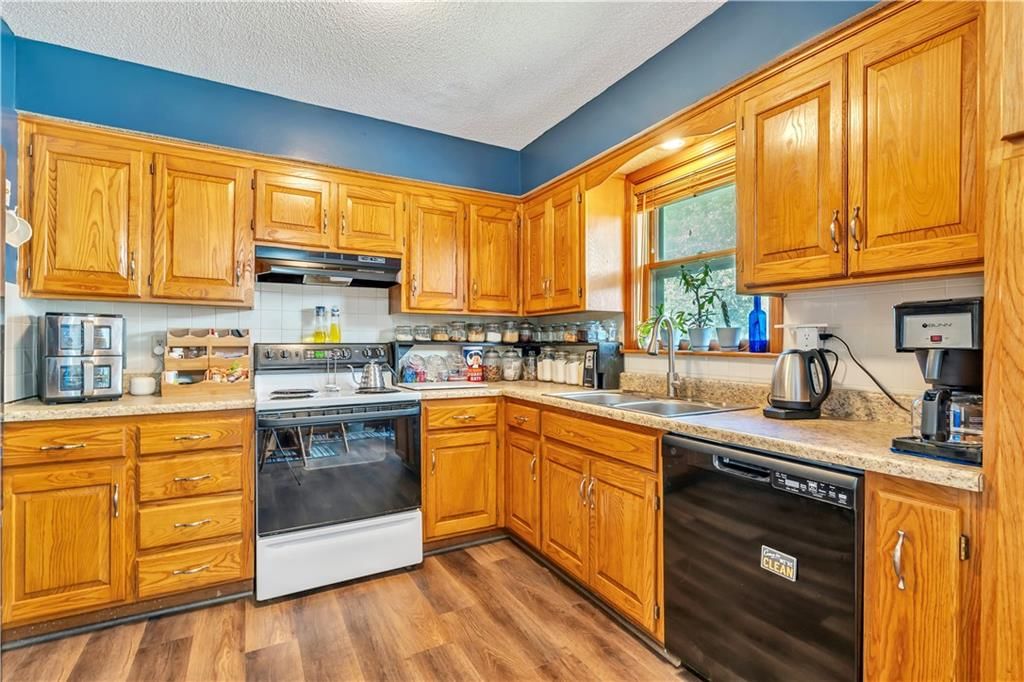 Photo 6 of 35 - 6708 N St Clair Avenue