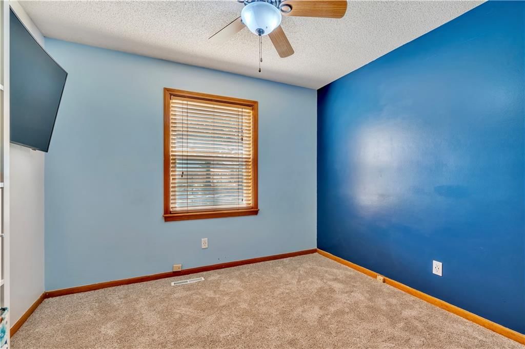 Photo 16 of 35 - 6708 N St Clair Avenue