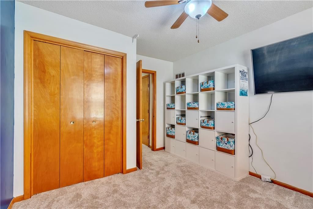 Photo 17 of 35 - 6708 N St Clair Avenue