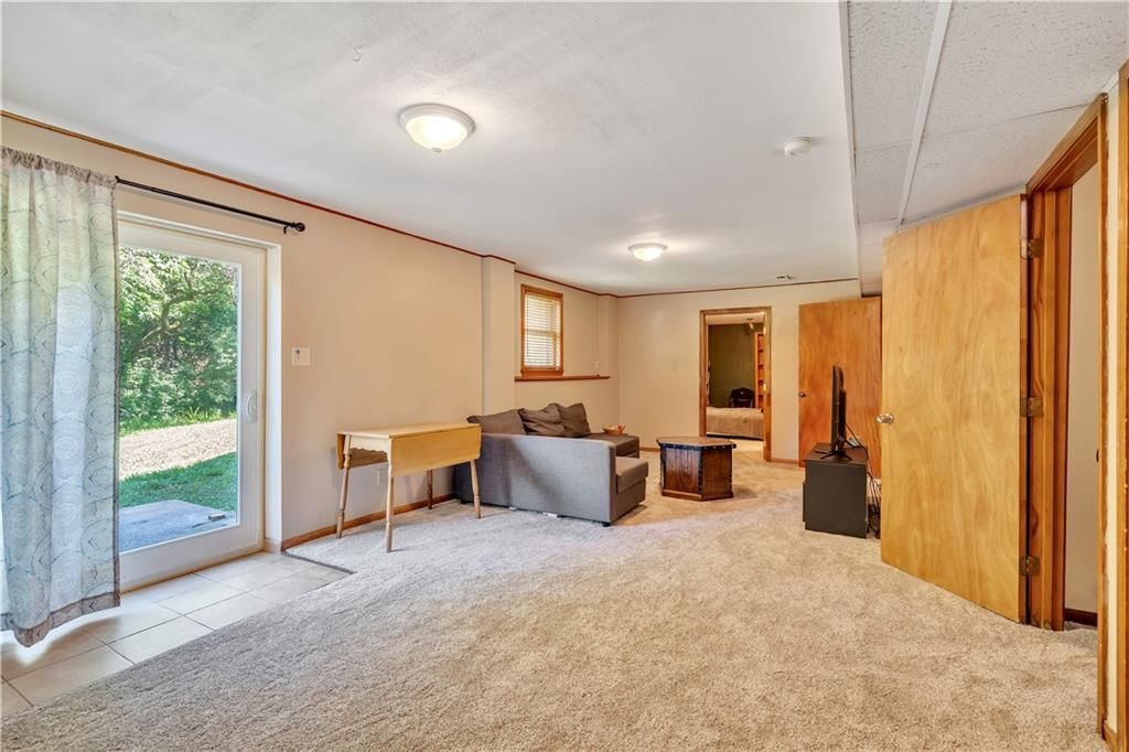 Photo 21 of 35 - 6708 N St Clair Avenue
