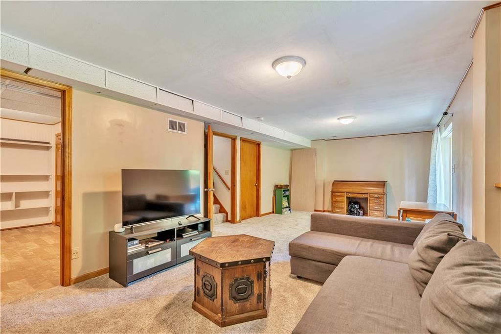 Photo 23 of 35 - 6708 N St Clair Avenue