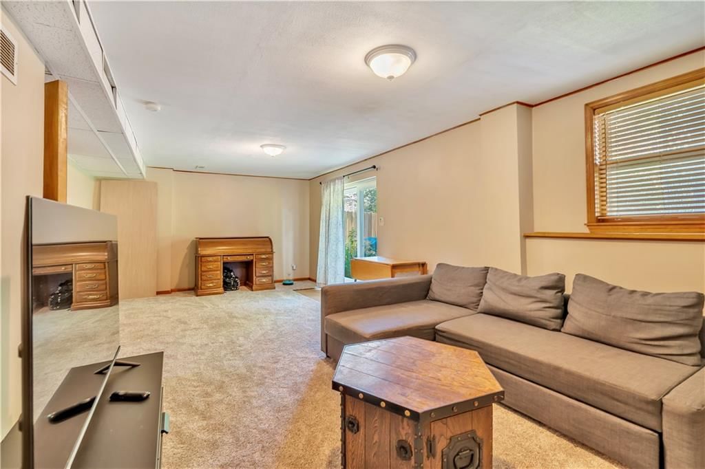 Photo 24 of 35 - 6708 N St Clair Avenue