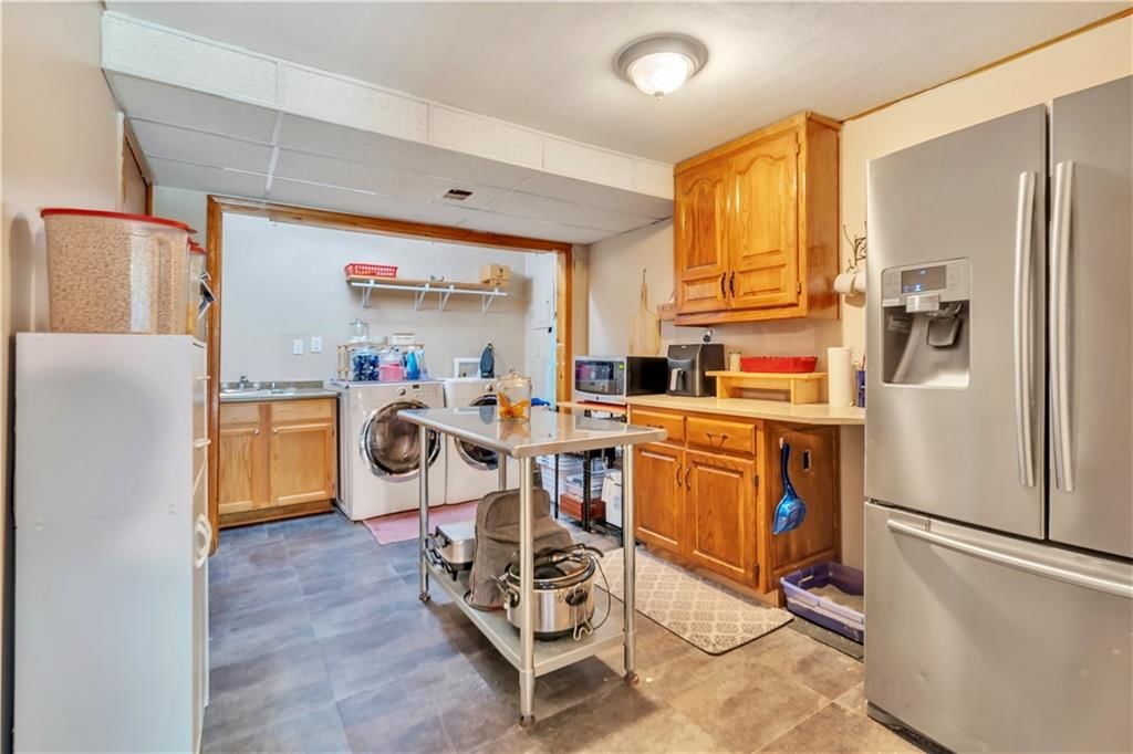 Photo 25 of 35 - 6708 N St Clair Avenue