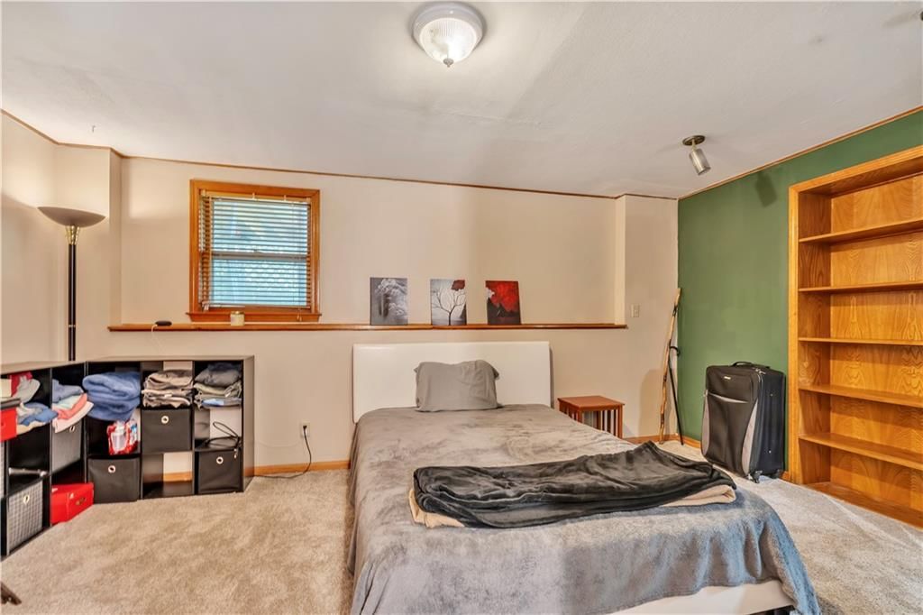 Photo 27 of 35 - 6708 N St Clair Avenue