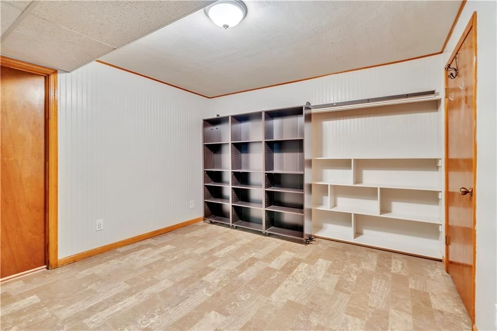 Photo 30 of 35 - 6708 N St Clair Avenue