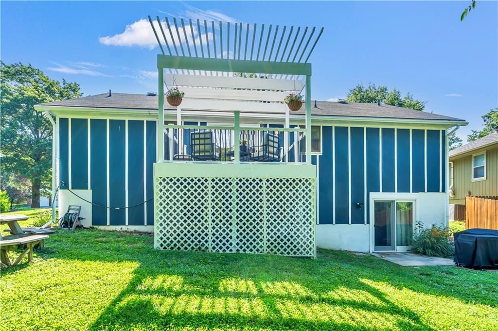 Photo 32 of 35 - 6708 N St Clair Avenue