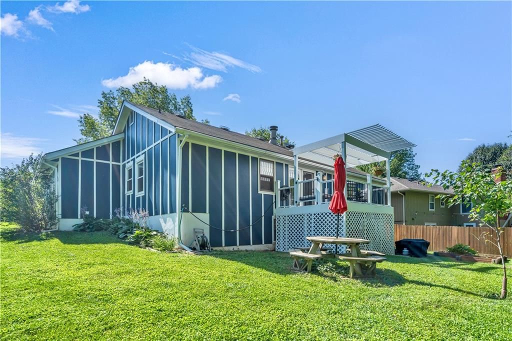 Photo 33 of 35 - 6708 N St Clair Avenue